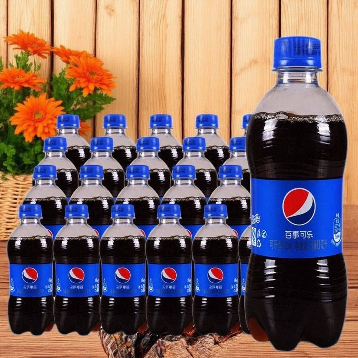 Mykolaiv Ukraine 2021年2月9日黑色背景的百事可乐瓶—— 库存社论照片© NewAfrica #453166716, image size:1200x1200