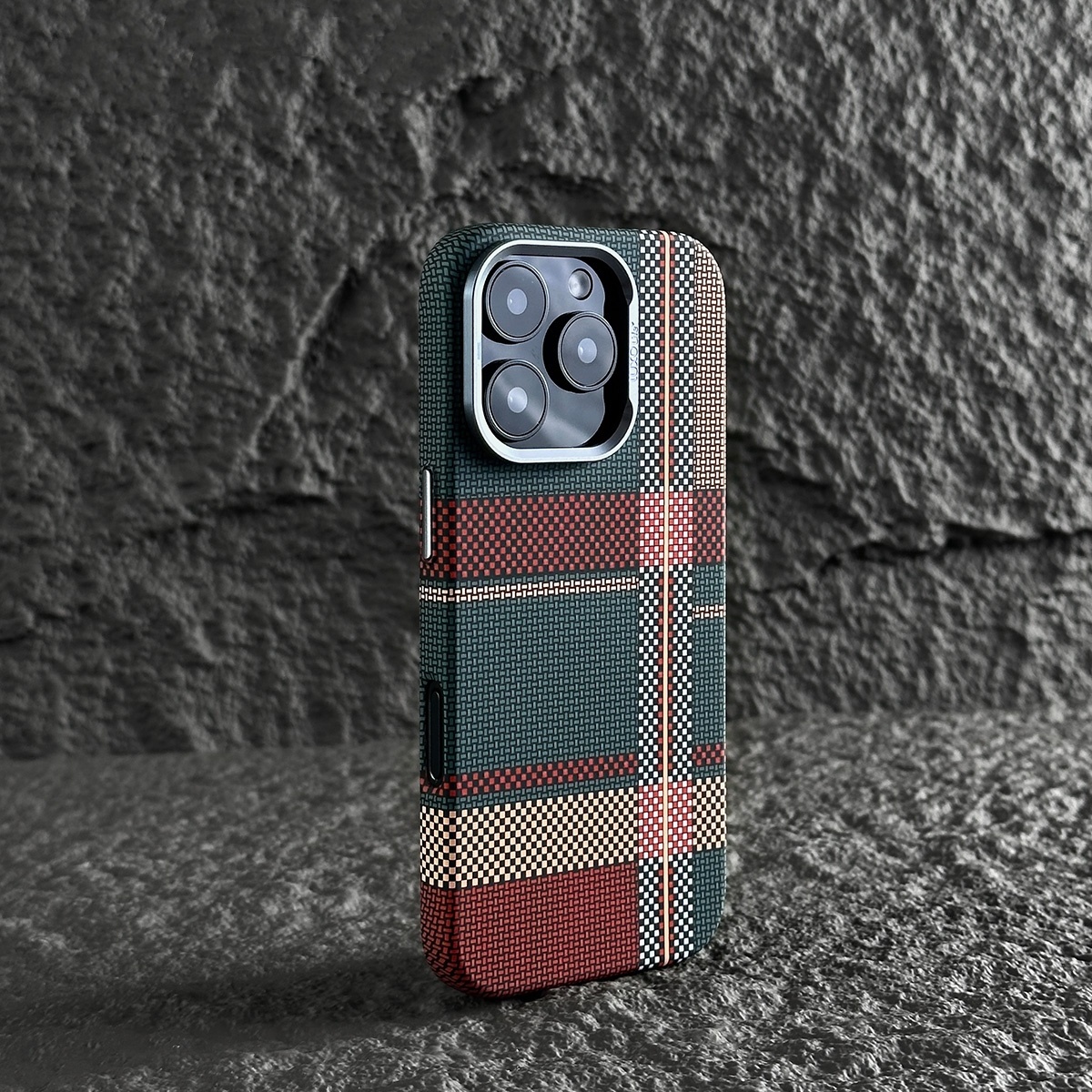 凯夫拉纹苹果17Air磨砂移动硬件壳实测——比碳纤维还抗造。防摔+磁吸+轻薄所有部都要的25年必选款。