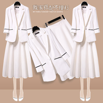 White small suit suit 2021 new celebrity temperament female spring and autumn fashion suit half skirt two-piece set