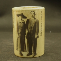 Red collection Sun Yat-Sen Soong Ching Lings father and mothers group photo pen holder antique porcelain antique articles