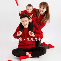 Simple documentary photo studio family portrait four high-end photo parent-child dress foreign style loose red twist sweater thickened