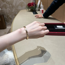 Cartier卡地亚经典LOVE系列手镯18k玫瑰金宽窄版无钻镶钻男女手环