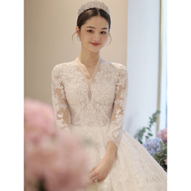 Long sleeve main wedding bride 2021 New French small man retro simple atmosphere pregnant woman V collar winter tailing