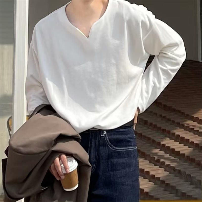 韓国スタイルの V ネックデザインの長袖 T シャツ、春と秋の男の子用、ルーズな無地の多用途カジュアル ボトリング シャツ