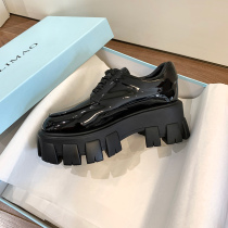 Liu Wen Tongtong Thick Bottom Loose Cake Foe Shoes Woman 2022 Chunqiu New Black Heightening Lacquer Leather Yinglun Wind Small Leather Shoes