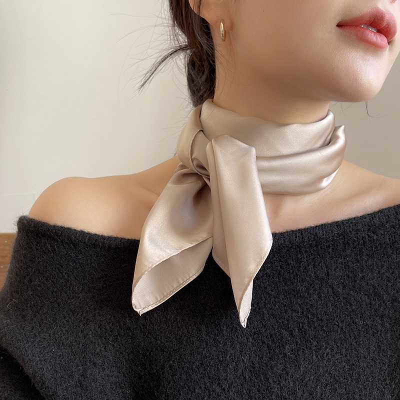 ネックアクセサリー新しい冬のネックスカーフ多用途ソリッドカラーの正方形のスカーフ装飾ガーゼスカーフ黒の小さな正方形のスカーフ女性のための