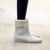 Japanese light Middle tube rain boots waterproof fashion rubber shoes soft bottom non-slip water shoes adult shoes rain shoes women