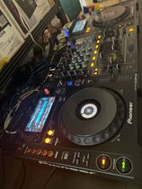 Pioneer Pioneer CDJ900nexus disc player pair DJM700 mixing station