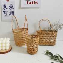 Hand-woven hanging mini portable rattan basket straw woven flower basket photo props home decoration ornaments