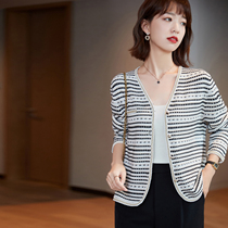 Upper body is generous ~ fashionable and durable to see 2021 Autumn New French small fragrant striped wool knitted cardigan women