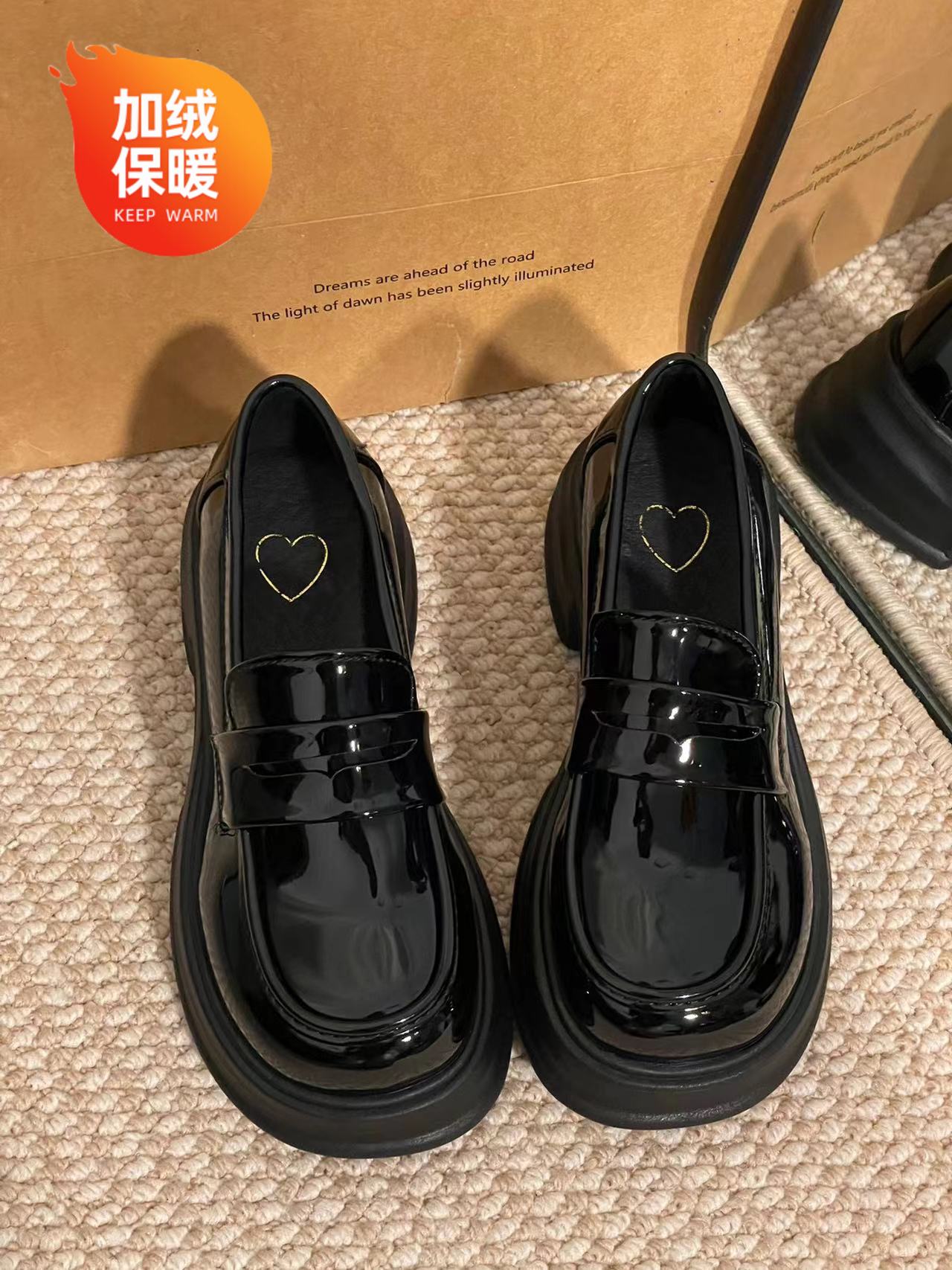 女性のための黒の厚底ローファー 2023 新しいレトロな英国スタイルの万能 JK 小さな革靴片足プラットフォームシューズ