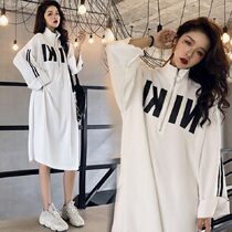 Pregnant women loose solid color letters medium long sweatshirt skirt Korean version wear lazy wind zipper knee autumn winter coat
