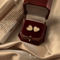 Love the empty 1980 retro elegant small Joker thin temperament white shell fragments love ear studs earrings