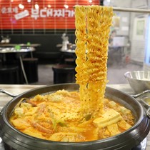  Sitar granny Korean army hot pot set Rice cake Fish cake ramen Spicy cabbage Korean army hot pot