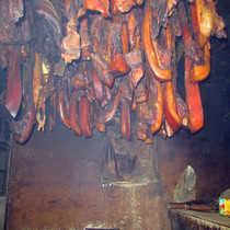Hunan Xiangxi eighteen hole village farm bacon bacon bacon firewood production sausage homemade smoked meat 500g