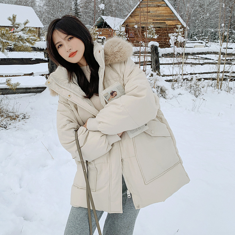 Short white down jacket for women in winter 2023, new small and thick hooded, large fur collar, 90 white duck down jacket