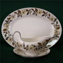 United Kingdom Wedgwood Wedgwood Beaconsfield large meat plate and roast cup combination