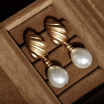 The Birth of Venus vintage French retro earrings Imported glass pearl high-end earrings ear clips