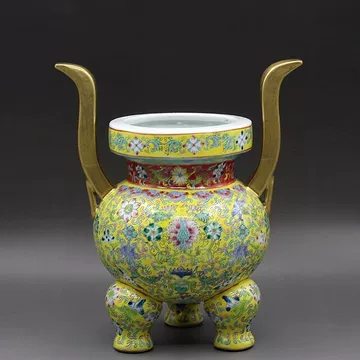 A fine and very rare imperial Guan-type 'fish basket' vessel