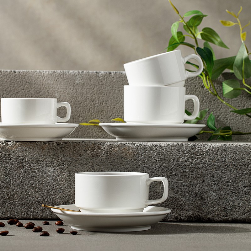 セラミックコーヒーカップセット商業ホテルレストラン白茶カップヨーロピアンスタイルのシンプルなユニバーサルカップとソーサーカスタマイズされたロゴ