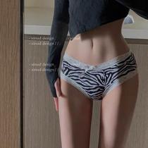 Young women's sexy underwear student BAO WEN triangle shorts fashion pants head