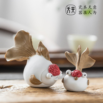  Tianyi Hongyun Dangdang Goldfish tea pet ornaments Ceramic boutique can raise tea table tea play tea ceremony Lucky red luck Dangdang
