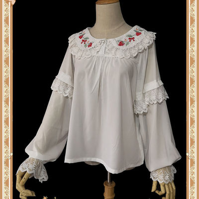 taobao agent Lace dolls lead a circle of strawberry embroidery shirt lolita base shirts with versatile loose bottoming spring clothes
