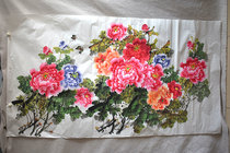 The six-foot peony of Meiqi Painting Academy is 18 meters long and 1 meter wide. Flowers bloom and are rich. Pure hand-painted Chinese painting students paint butterflies and peonies.