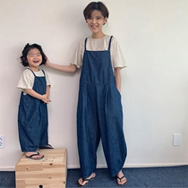 Korean childrens clothing is not the same as in the summer clothes 2022 foreign air Han version fashion mother woman dress loose denim back belt pants