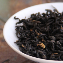 Valley Rain Qi Hongxiang snail Zhengzong Qimen Black Tea Special Class Strong Aroma Type Alpine Cloud Mist Tea 350 gr