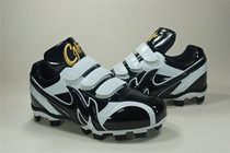  Spot black and white color hard rubber nail bottom field baseball shoes softball shoes
