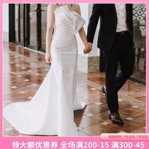Satin simple atmosphere light wedding dress French slim fishtail out of the yarn 2021 new bride bandeau welcome dress