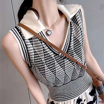 European and American geometric pattern sleeveless shirt womens 2021 new summer retro Paris temperament V-neck light luxury top