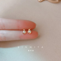 Pearl small cross earrings 2023 new trendy earrings niche design high-end light luxury earrings female ear clip Korea