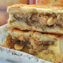 Northeast Baishan Mid-Autumn Festival traditional handmade old-fashioned Baishengyuan husband five kernel pine nuts purple seeds bean paste moon cakes