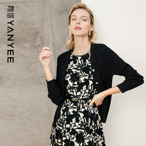 Face minimalist V collar knit cardigan womens spring dress 2022 The new temperament outfitted with a slim lady jacket jacket