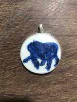 D795 Qing Dynasty cow pattern old porcelain piece sweater chain ancient porcelain pendant bag Old Fidelity sterling silver edging Bull