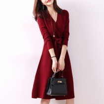 European station 2021 autumn and winter New temperament V collar dress women waist slim long wool knitted skirt