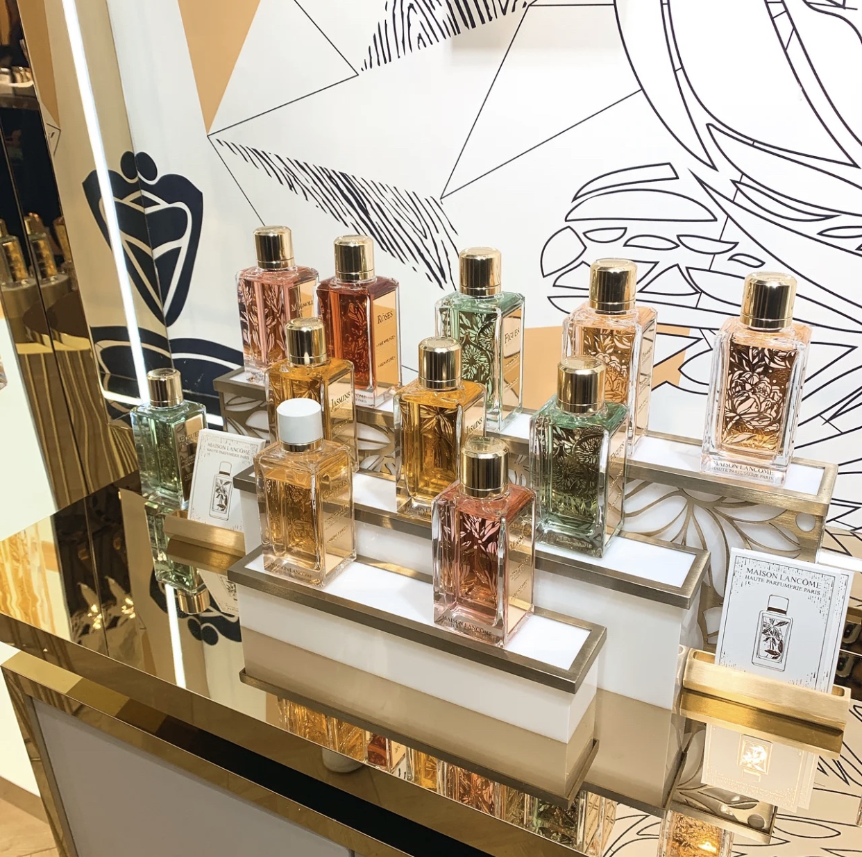 兰蔻的护肤品都好香。该瓶殿堂香水真实持久到让人上头。