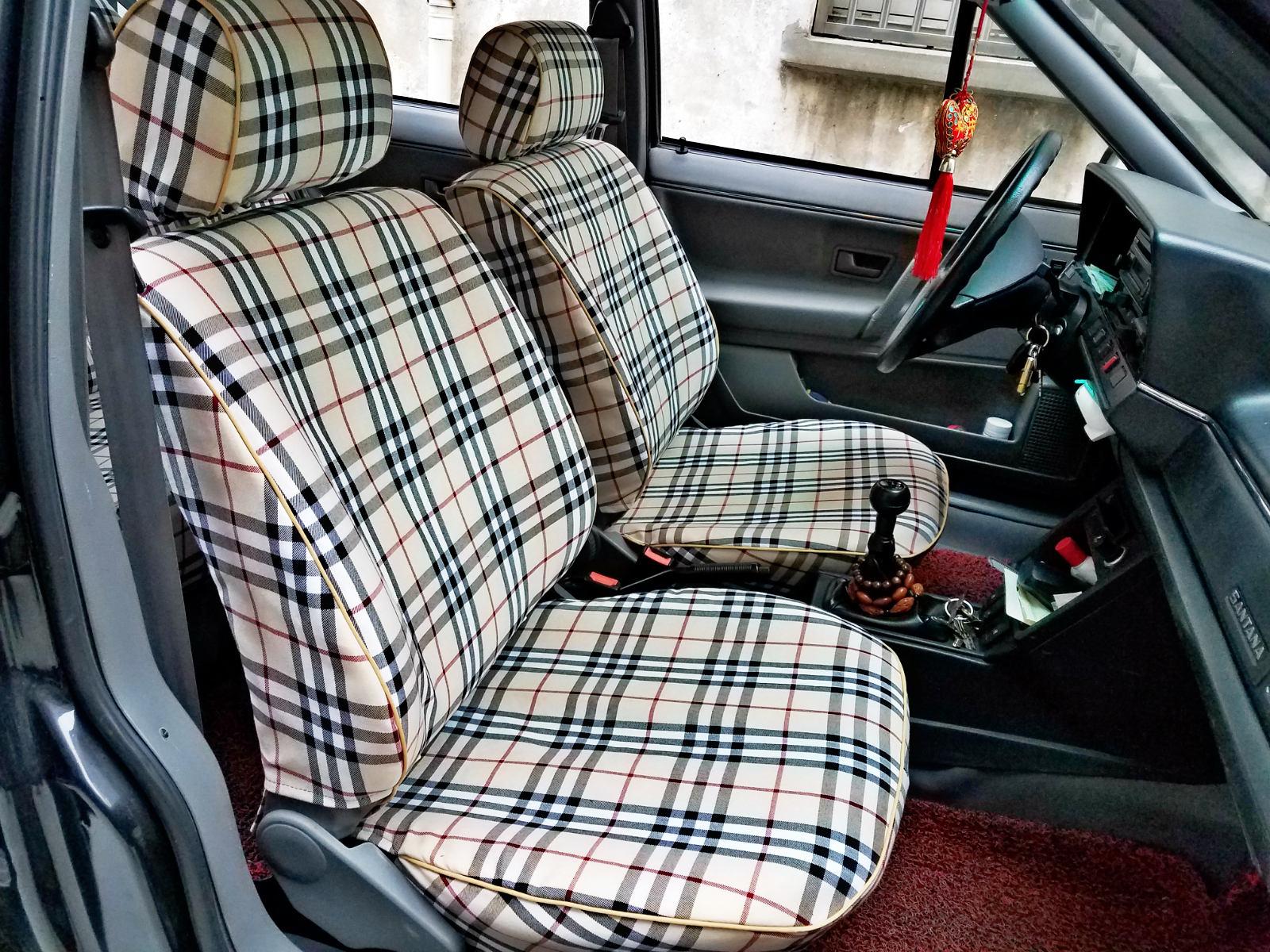 Santana Jetta car seat covers all special car special fabric. All models can be customized for special delivery.