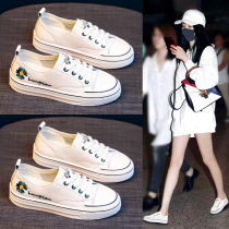 Hong Kong fashion brand leather white shoes womens 2021 new thin section small daisy wild set of feet casual round head low shoes