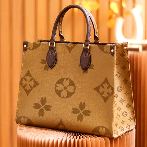 Вместительный и большой шоппер, коллекция 2023, городской стиль, из натуральной кожи