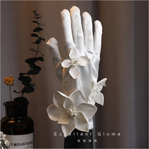 Super fairy bride wedding dress Satin petal gloves White yarn accessories High-end photo studio with makeup photo sample styling