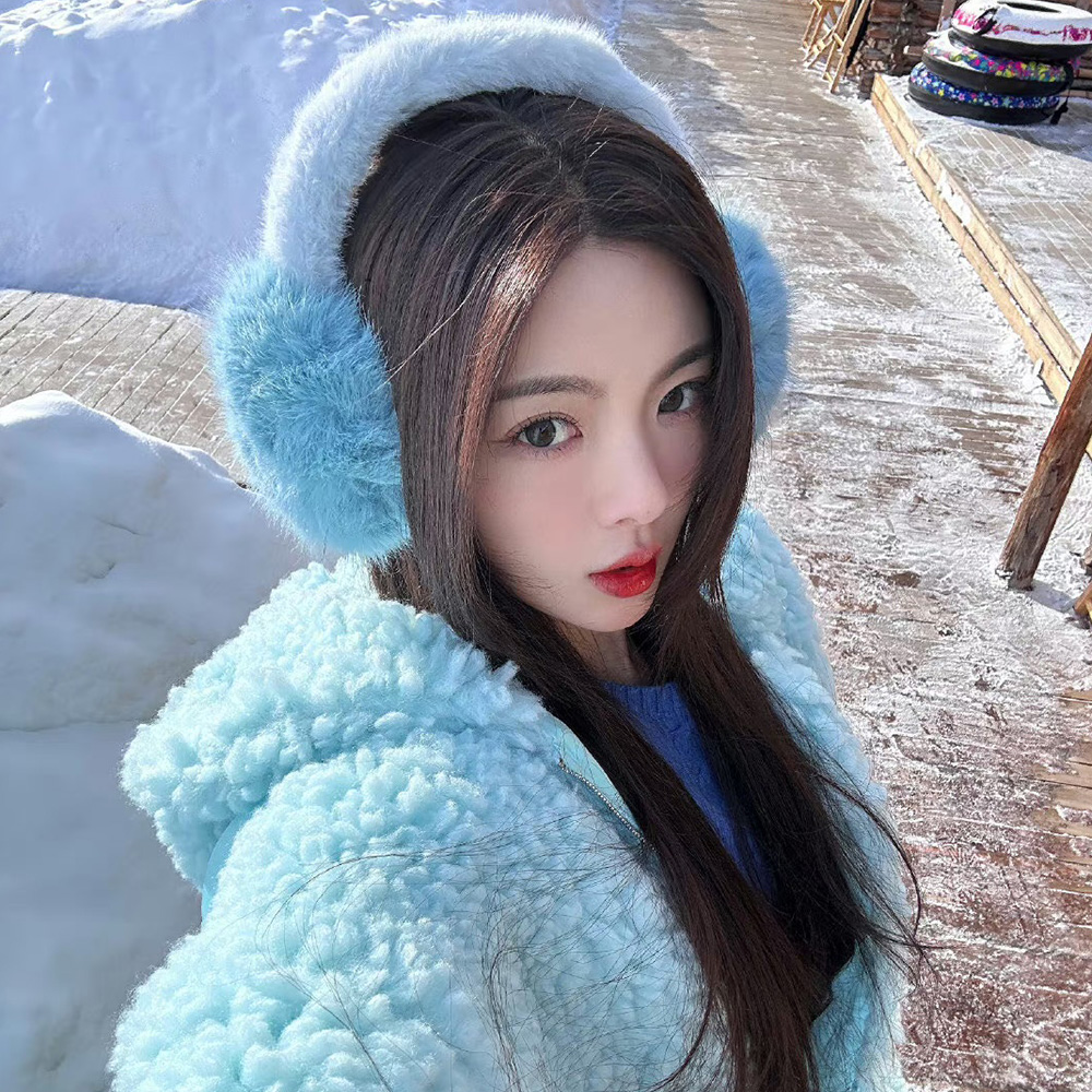 Yang Chaoyue の冬用の女性用の同じスタイルの豪華なイヤーマフ、自転車に乗る学生用の寒さと潮を防ぐためのかわいい毛皮のイヤープロテクターとイヤーウォーマー。