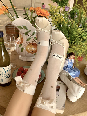 taobao agent CNORAHK niche classic wild girl bow middle socks jennie Longxin the same pile of stockings female