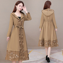 Khaki windbreaker womens 2021 new spring and autumn Korean edition loose embroidery stitching over the knee hooded wild casual jacket