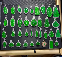 Myanmar A cargo full of Yang green 18K gold inlay ice floating flower nothing card Buddha Gong green bean Jade gold branch jade leaf pendant