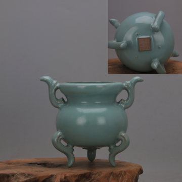宋汝窯青釉緑釉三本足香炉  美品  陶磁器 宋汝窯青釉緑釉三本足香炉 美品 陶磁器
