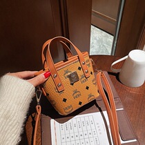 2021 new Korean version of mini children and girls English letter small bucket portable slung cross bag women's bag tide