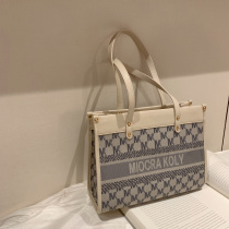 This years popular large-capacity bag female autumn 2021 new trend summer high-end niche design bucket bag super fire